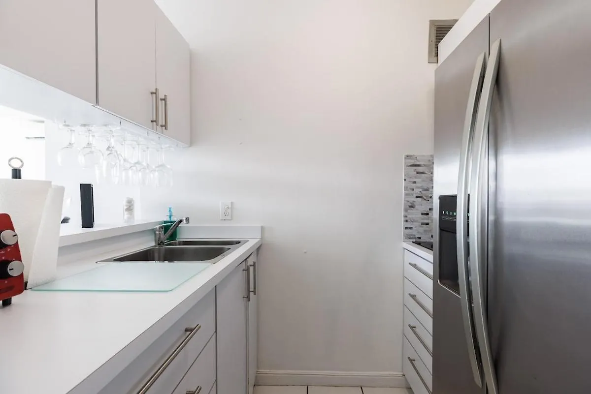Condado Apt- Private Beach, Pool, & Family Ready! San Juan Feriehus