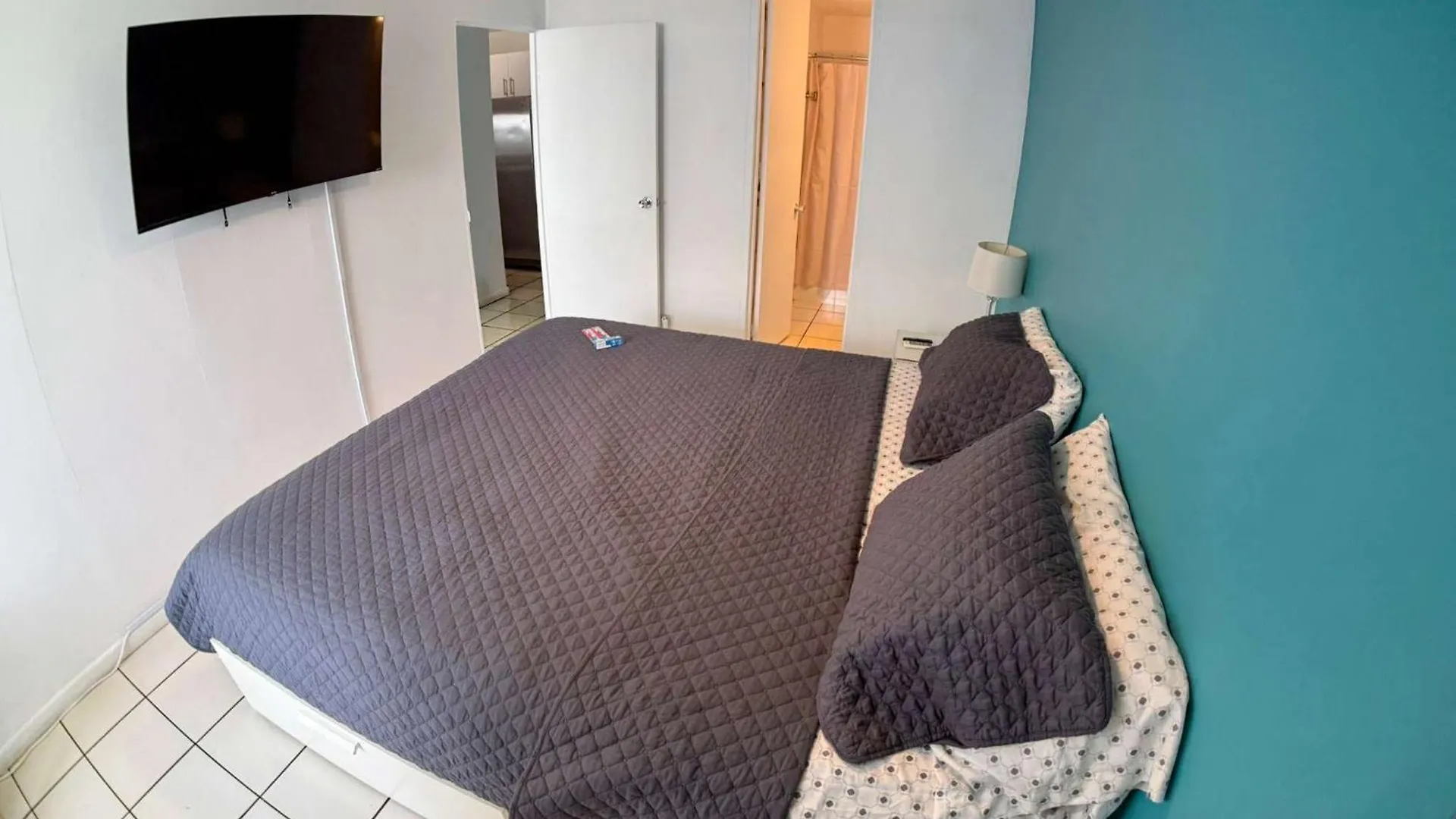 Condado Apt- Private Beach, Pool, & Family Ready! San Juan 0*,